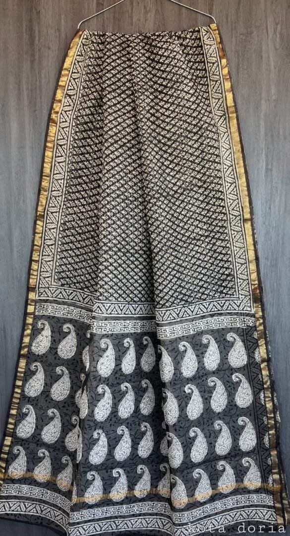 Black saree small butti