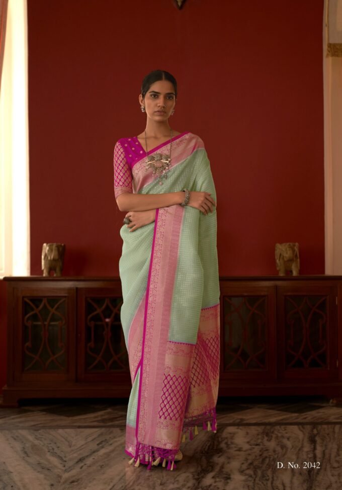 Green Pure Georgette Saree with Pink Pallu