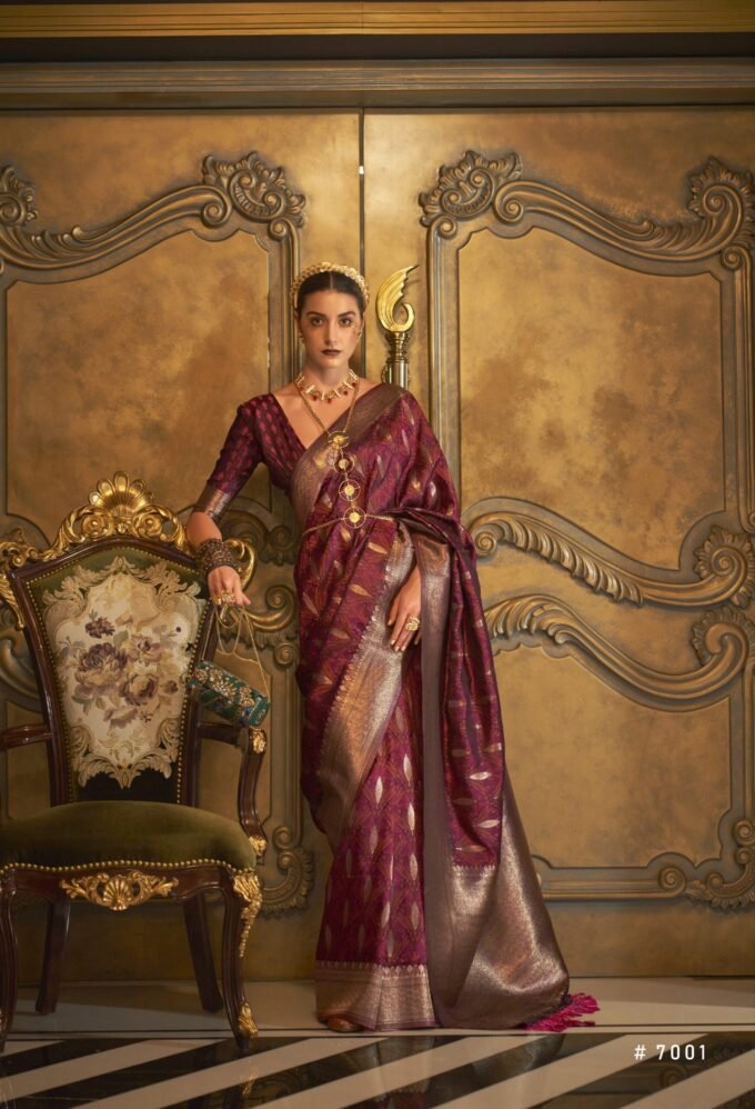 Exquisite Maroon Green Satin Handloom Weaving Sari