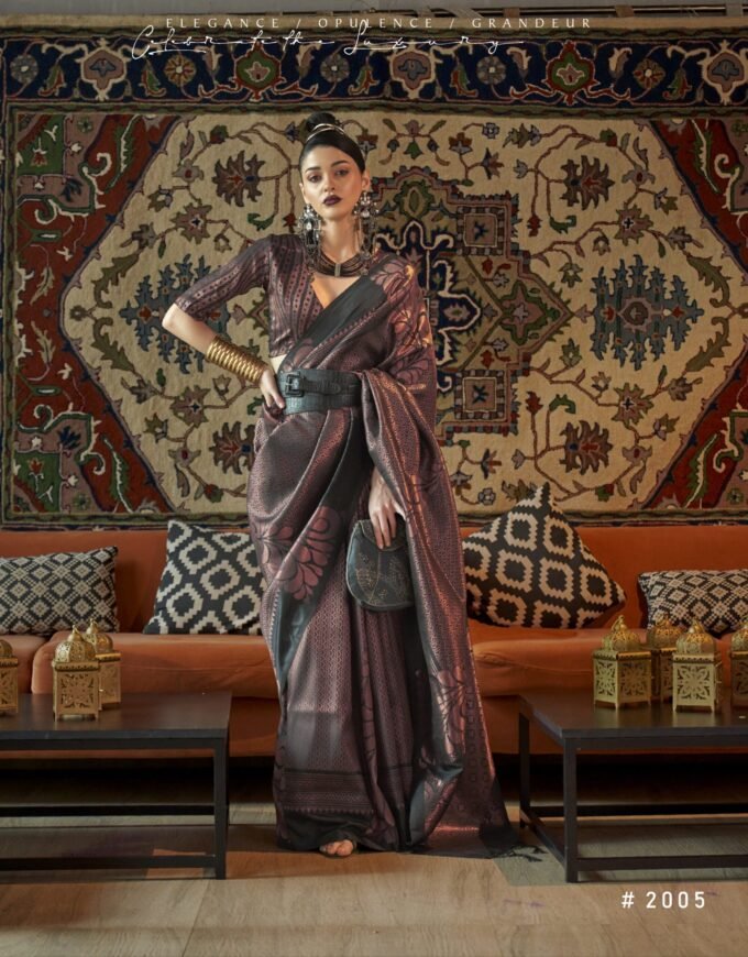 Exquisite Black Copper Zari Handloom Weaving Silk Saree
