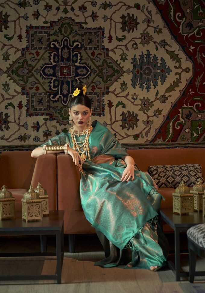 Elegant Green Copper Zari Handloom Weaving Silk Saree